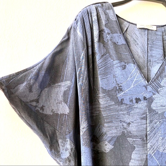Halston Heritage 100% Silk floral print top - Picture 4 of 9
